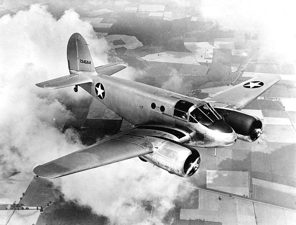 Beechcraft_AT-10-GF_in_flight_c1943