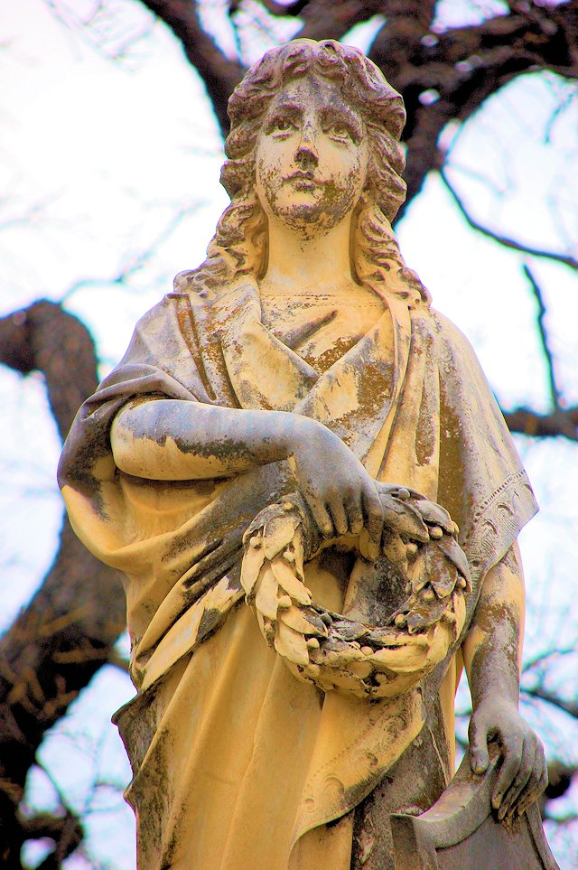 cemetery face angel with wreath oakwood