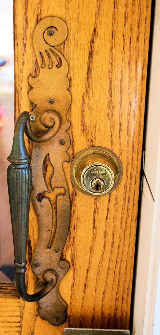 wooden king latch